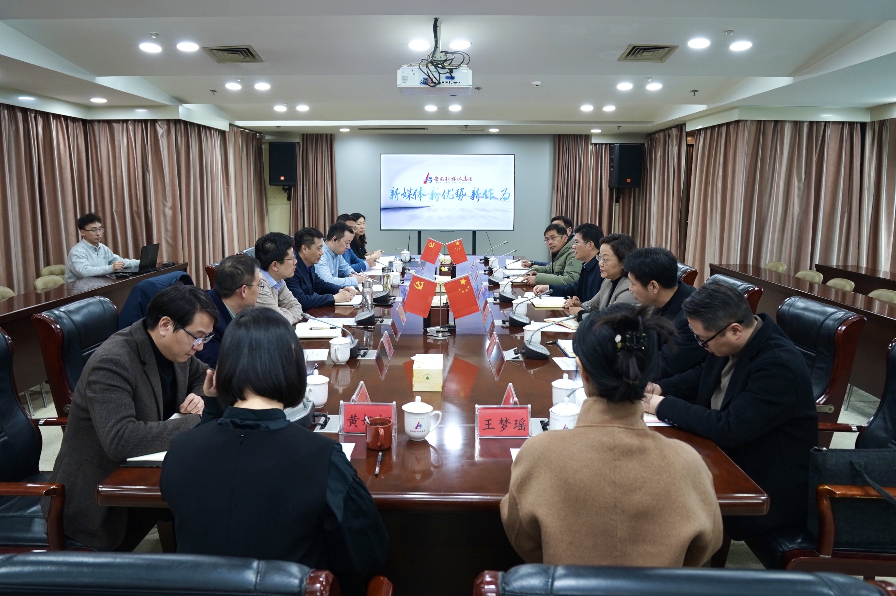 �������ų���ְҵ����ѧԺ��ί�������һ�е��ھ����ʵ�����̸