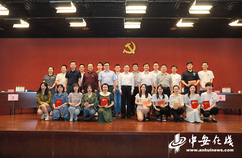 ���ɱ�һ�ߵ���졿����...