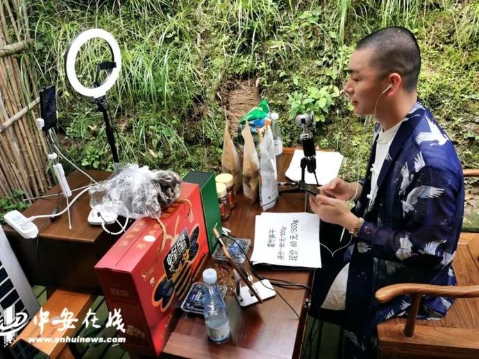 �������������ϻ�����λפ���һ������ſ�ҵף����н�������